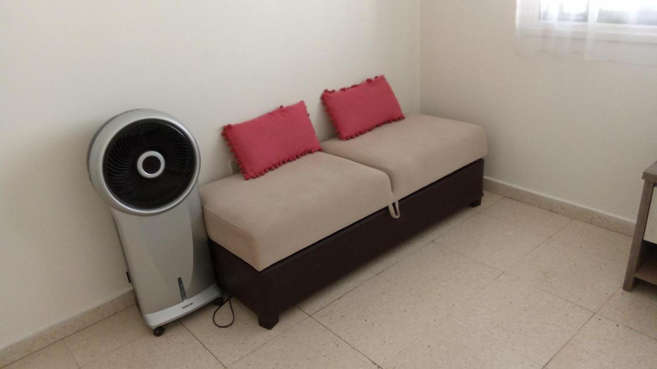 2 Bedroom Apartment In Makenzi Larnaca Exteriör bild
