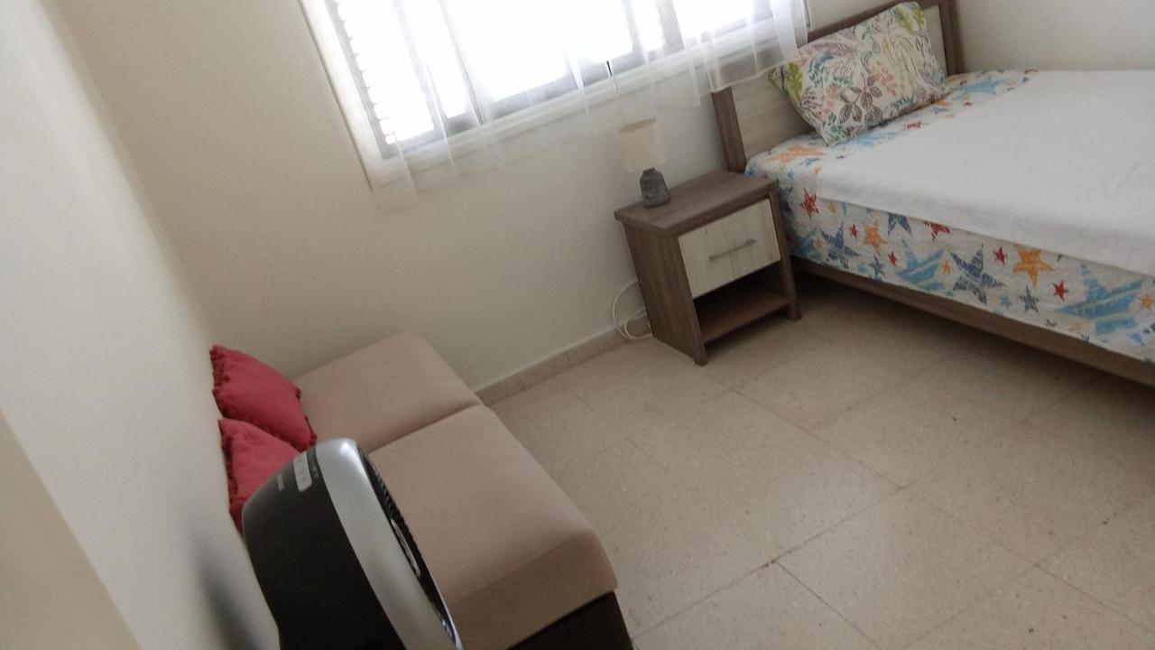 2 Bedroom Apartment In Makenzi Larnaca Exteriör bild