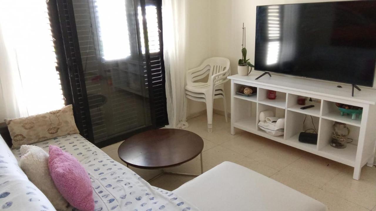 2 Bedroom Apartment In Makenzi Larnaca Exteriör bild